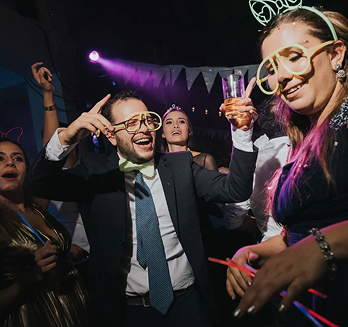 Fiesta vibrante en la pista de baile